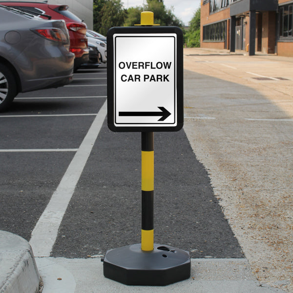 Temporary Signpost – Overflow Car Park – Arrow Right