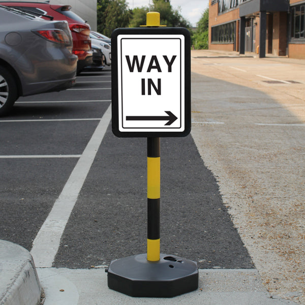 Temporary Signpost – WAY IN – Arrow Right