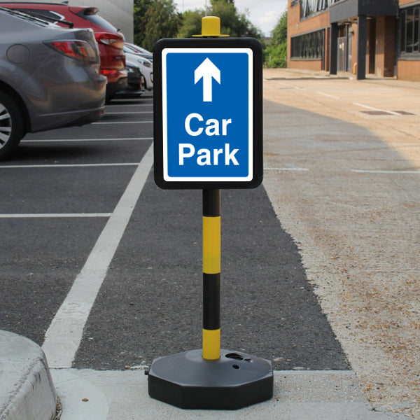 Temporary Signpost – Car Park – Blue Arrow Up