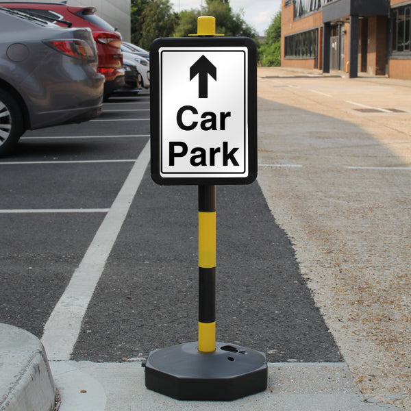 Temporary Signpost – Car Park – Arrow Up