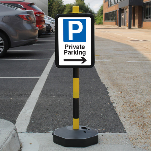 Temporary Signpost – Private Parking – Arrow Right