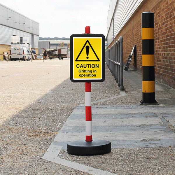 Temporary Signpost – Caution Gritting In Operation