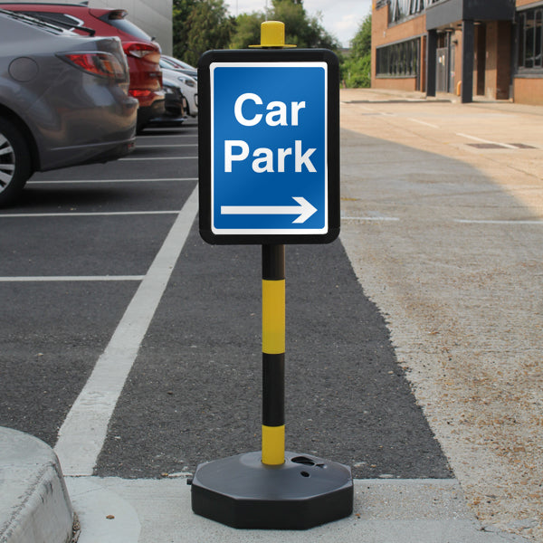 Temporary Signpost – Car Park – Blue Arrow Right