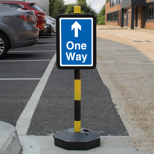 Temporary Signpost – One Way – Arrow Up