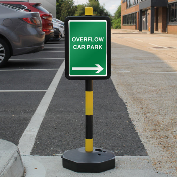 Temporary Signpost – Overflow Car Park – Green Arrow Right